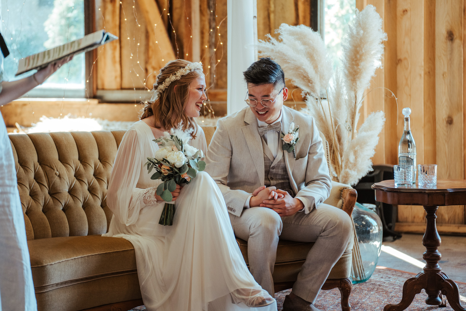 Brautpaar in der Trauscheune am Marienhof / Hochzeitsreportage Rhein Main