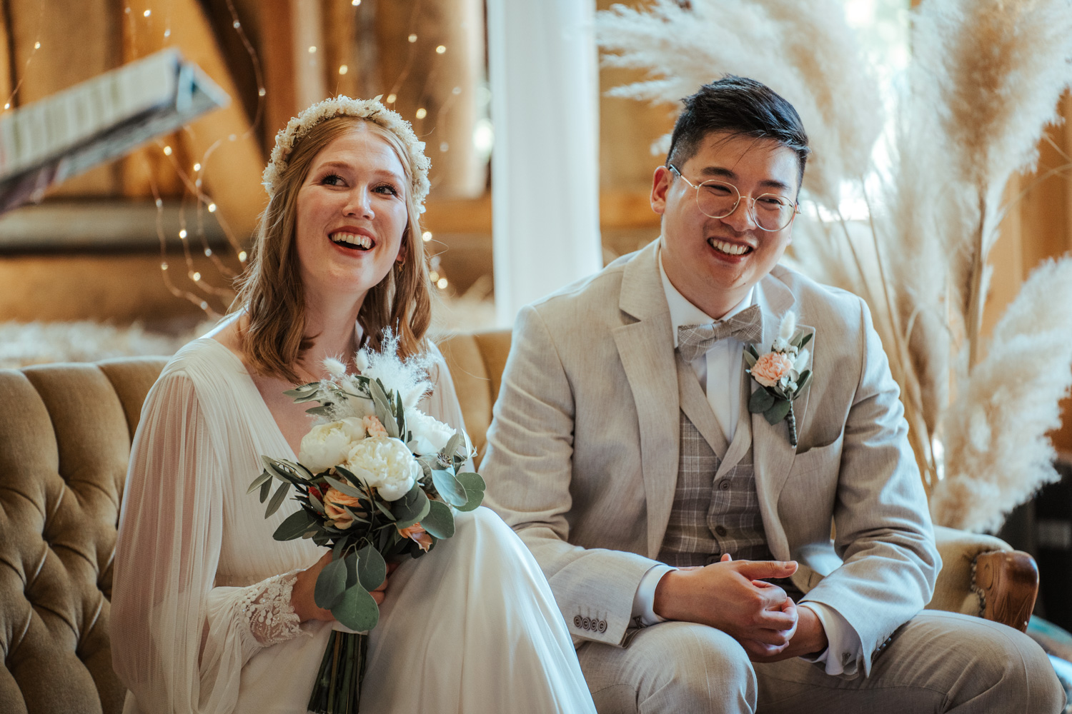 Emotionale Fotos von eurer Hochzeit in der Trauscheune des Marienhofs in Niedernberg / Hochzeitsreportage von Mirjam Beitz