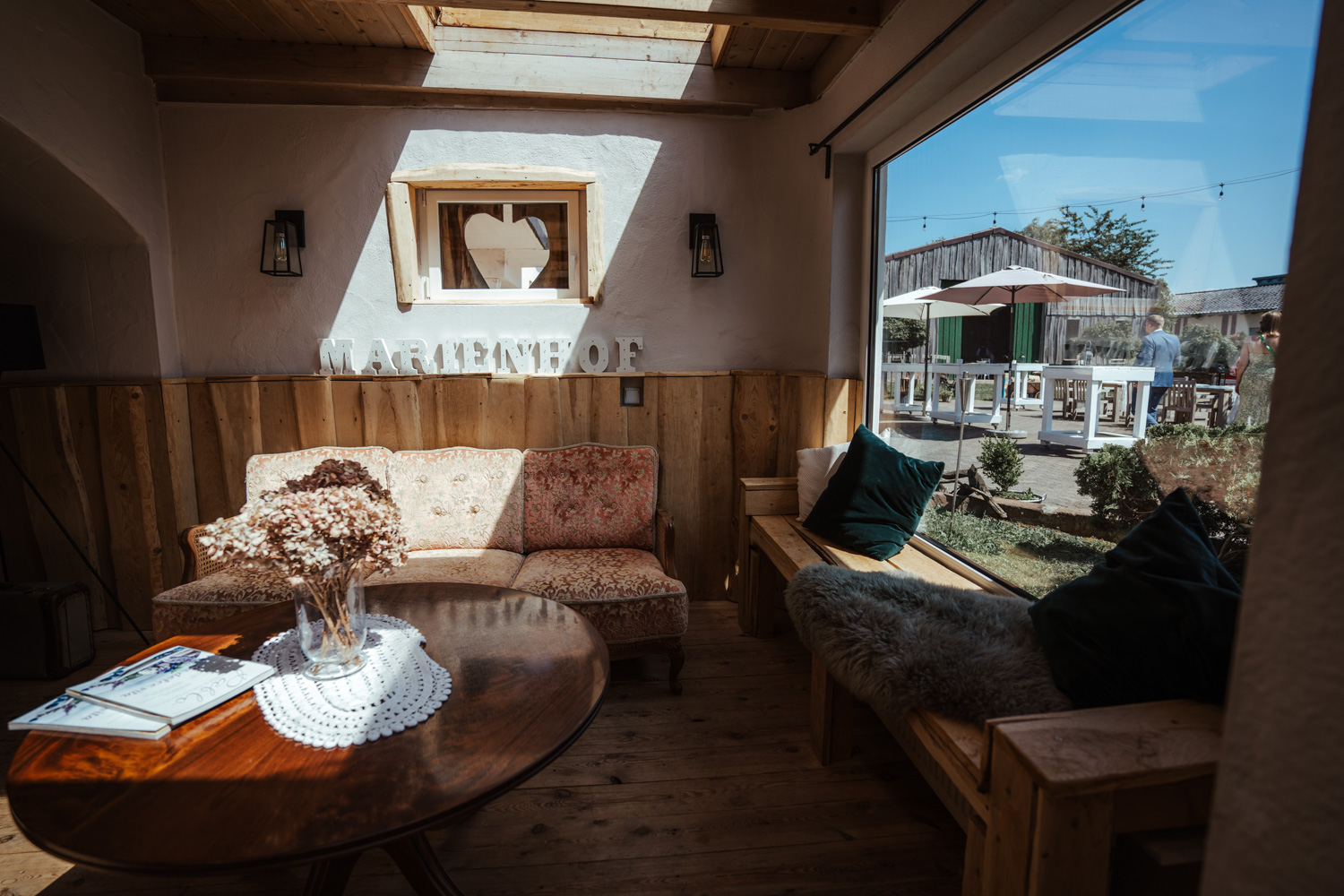 Kaminzimmer des Marienhofs Fecher in Niedernberg / Hochzeitsreportage Rhein Main