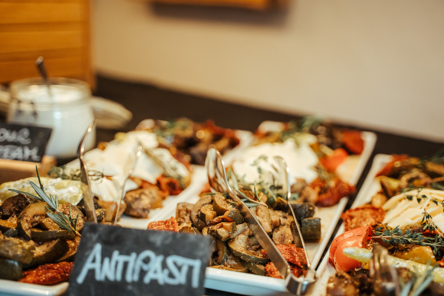 Essen und Catering bei der Hochzeit an der Hochzeitslocation MARIENHOF FECHER in Niedernberg / Hochzeitsreportage Mirjam Beitz