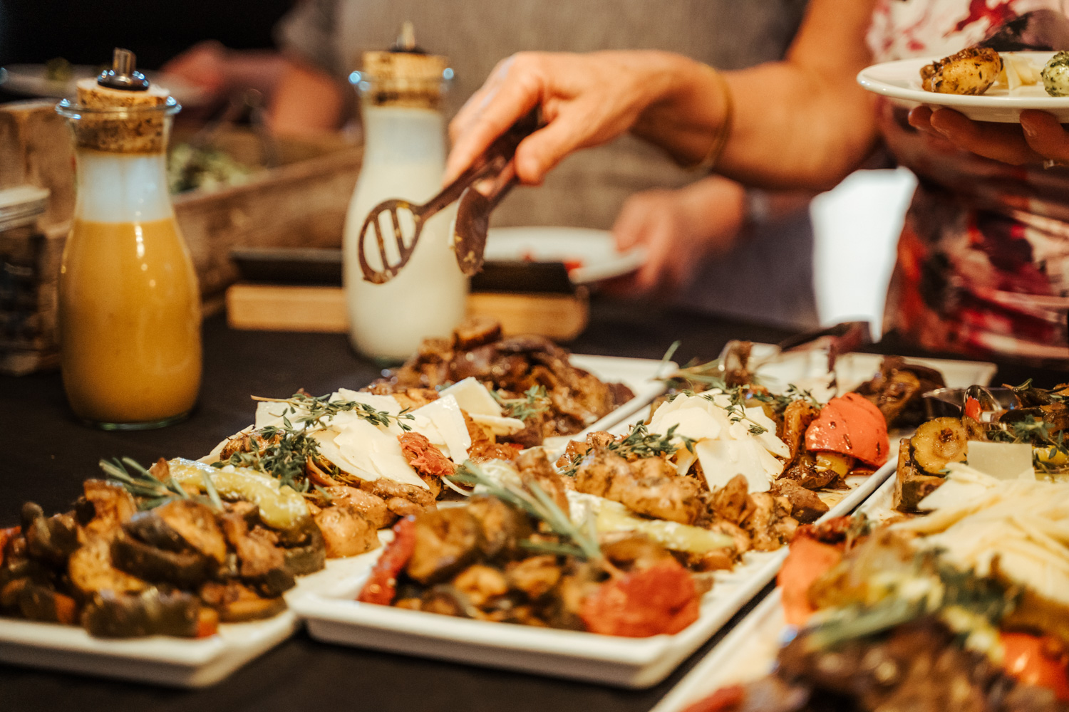 Essen und Catering bei der Hochzeit an der Hochzeitslocation MARIENHOF FECHER in Niedernberg / Hochzeitsreportage Mirjam Beitz