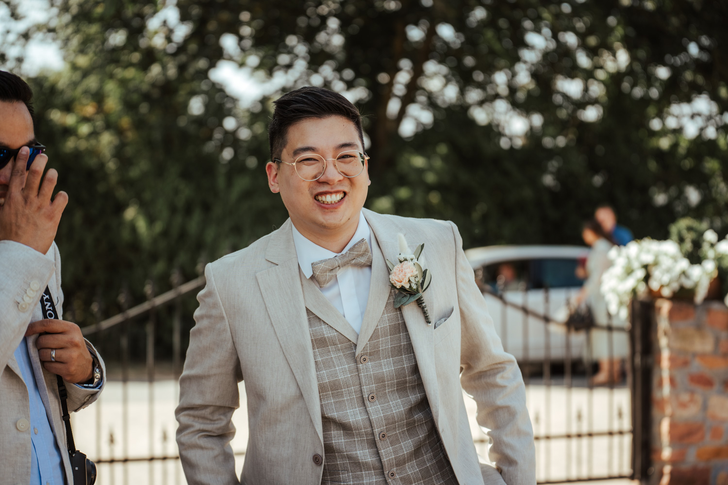 Bräutigam kurz vor der Trauung auf dem MARIENHOF FECHER in Niedernberg