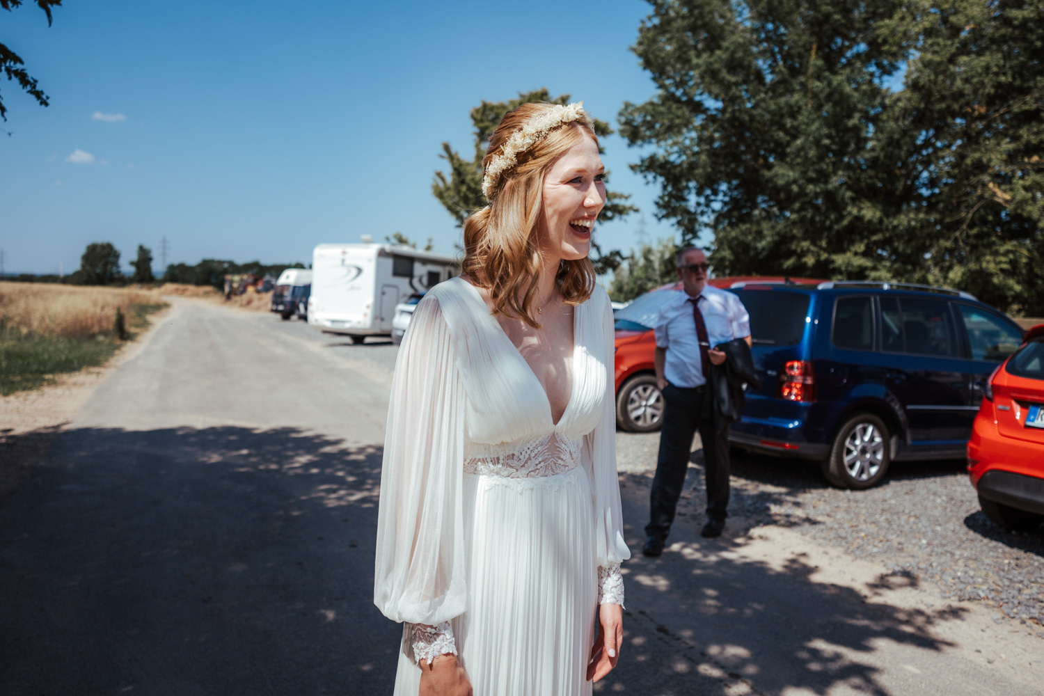 Braut kurz vor ihrer Trauung auf dem Marienhof Fecher