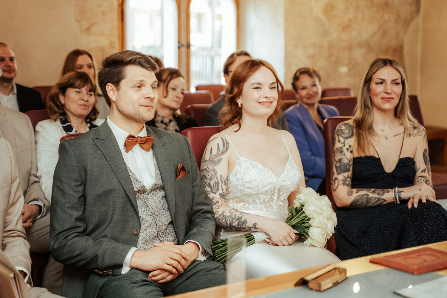 Standesamt Frankfurt - das Brautpaar wartet auf das Ja-Wort